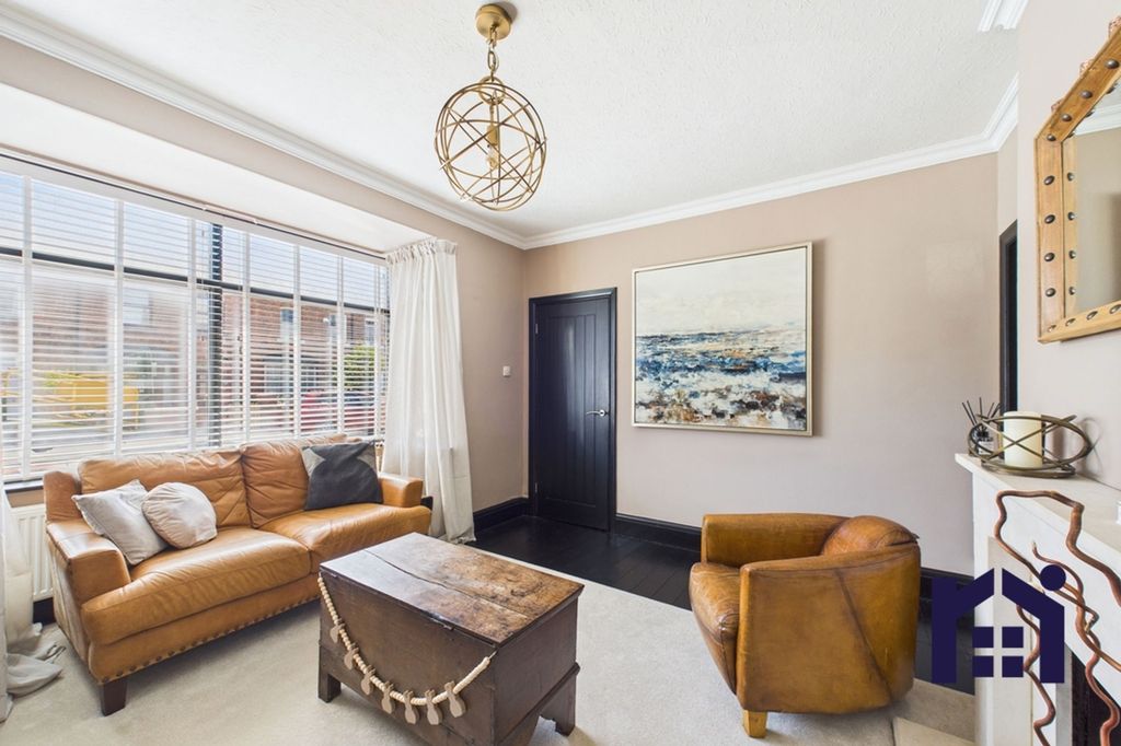 Property photo 2 of 22 Living Room