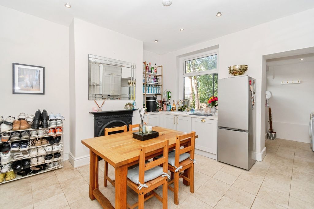 Property photo 2 of 14 Kitchen