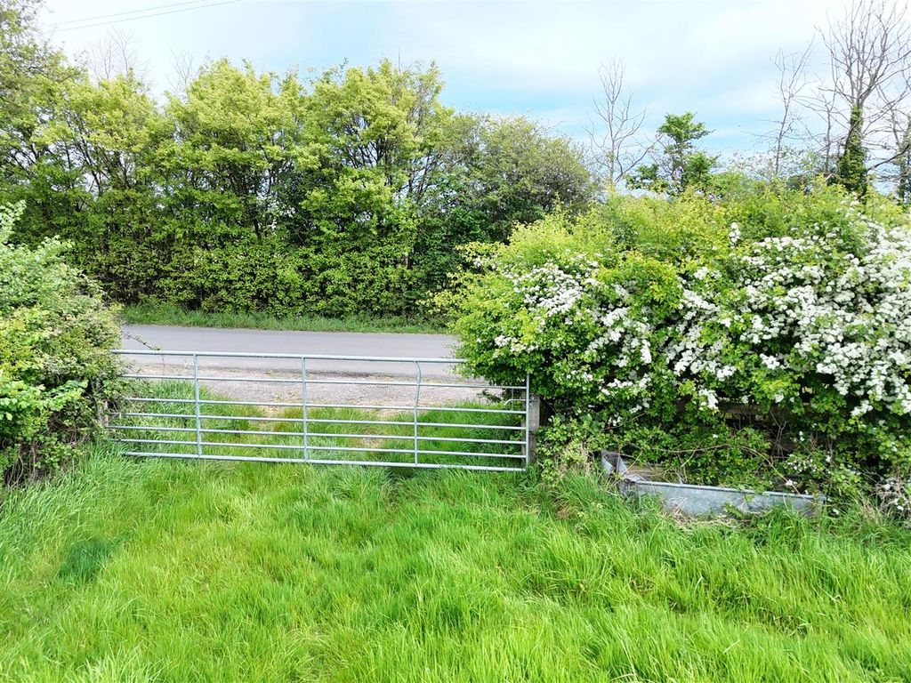 Property photo 3 of 5 3