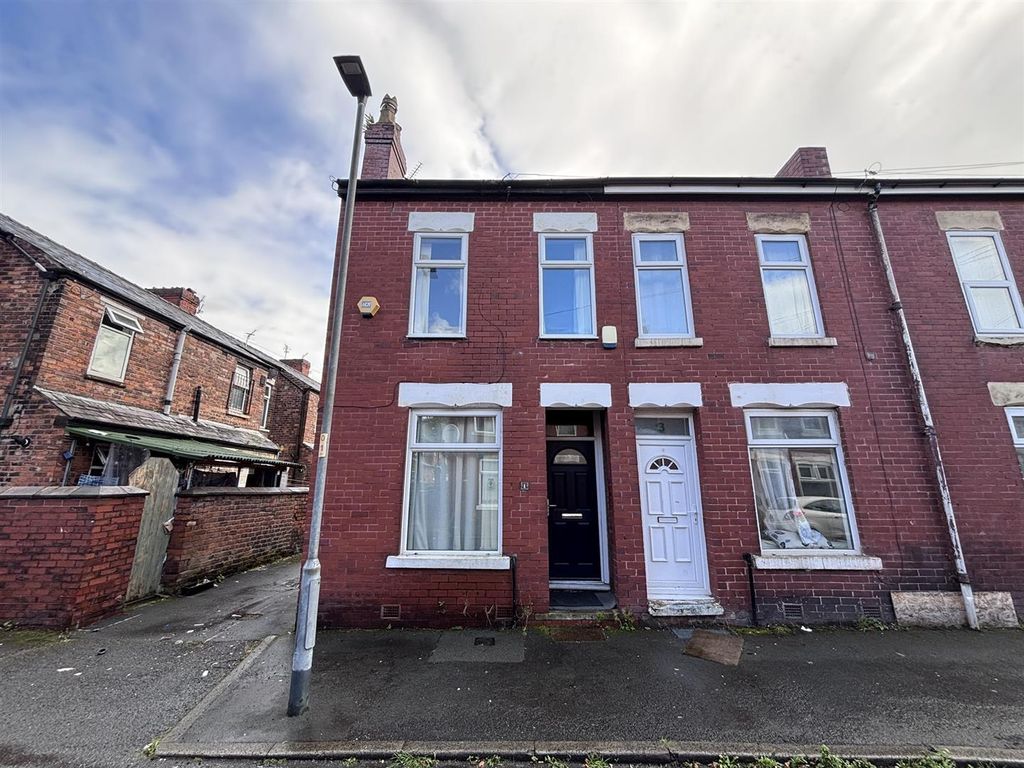 Property photo 1 of 17 External