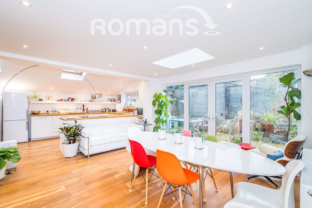Property photo 3 of 15 Kitchen Dining Room