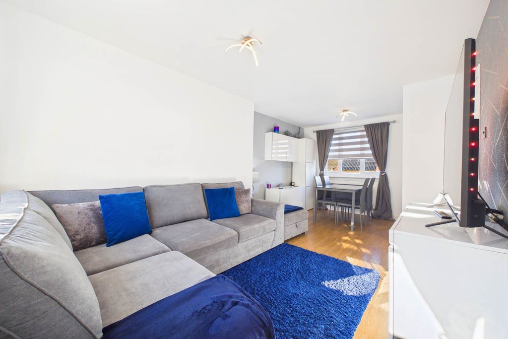 Property photo 3 of 20