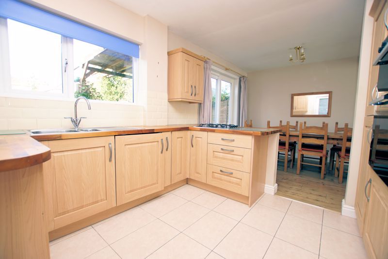 Property photo 3 of 14 Kitchen