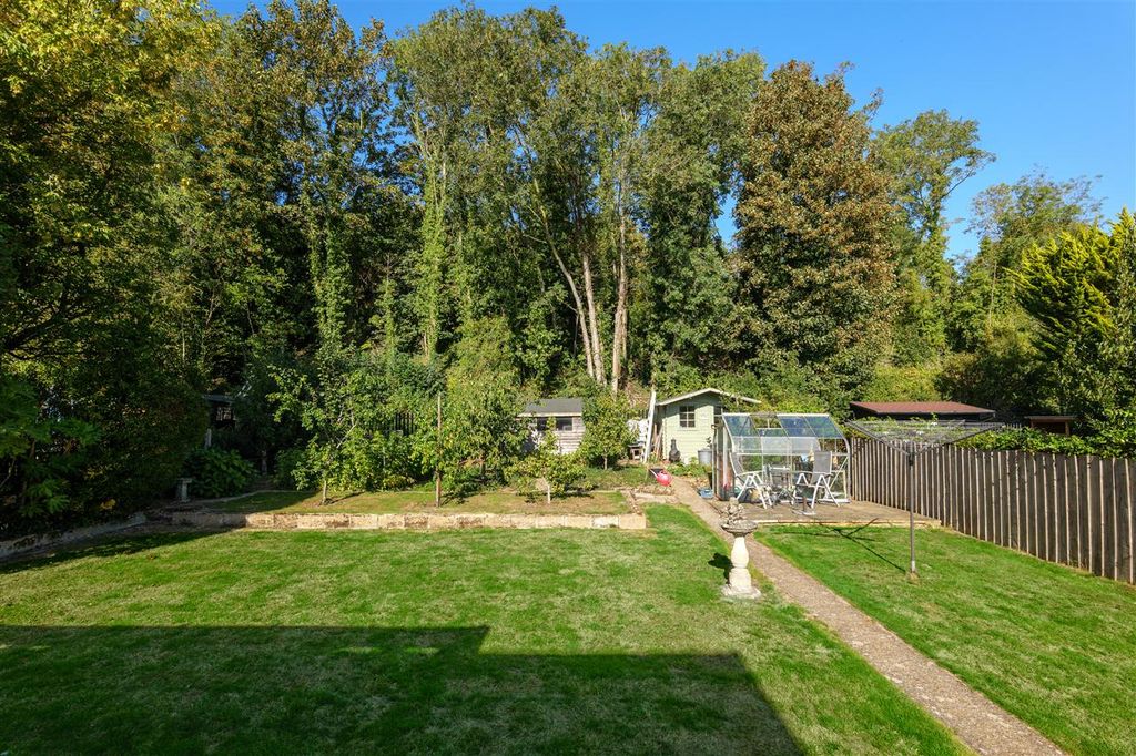 Property photo 2 of 27