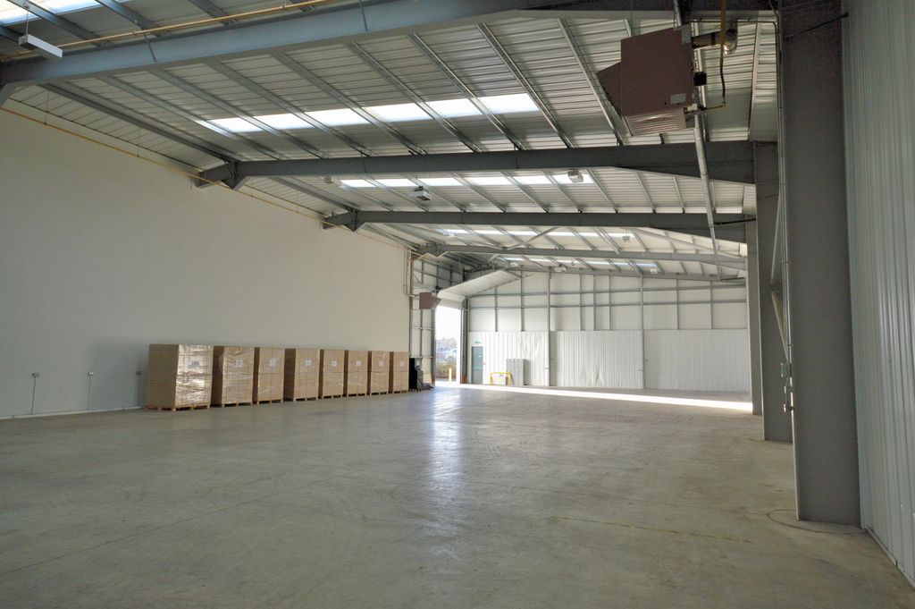 Property photo 3 of 9 Unit B Li Lin House Warehouse 171213.Jpg
