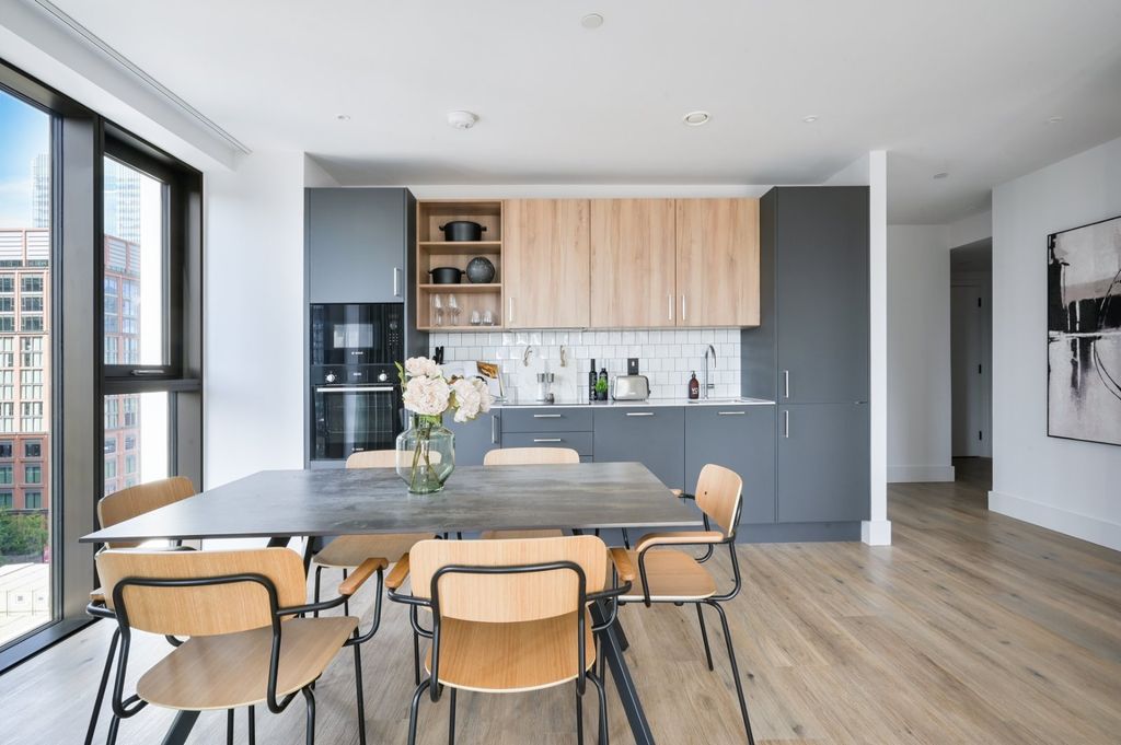 Property photo 3 of 27