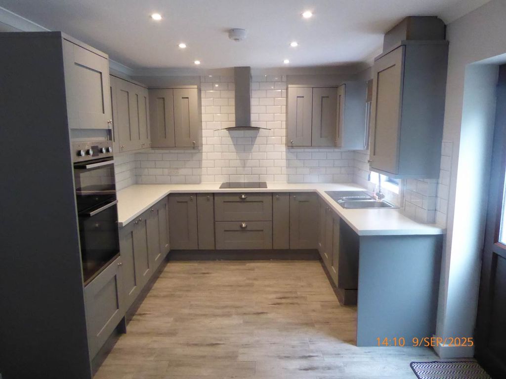 Property photo 3 of 15 Kitchen