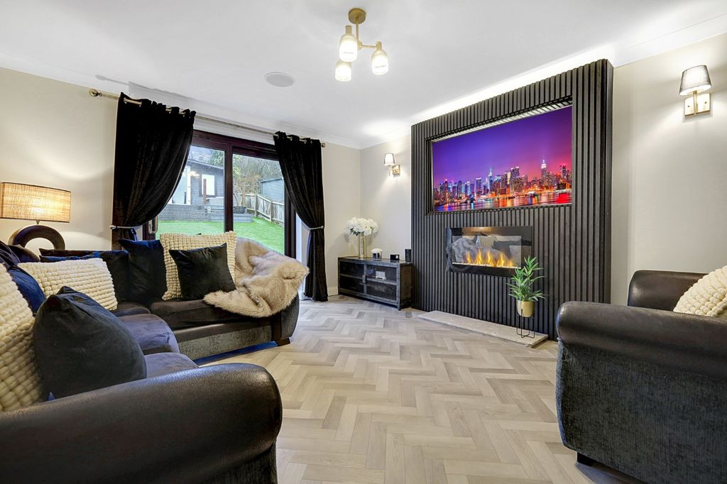 Property photo 3 of 23 4862454