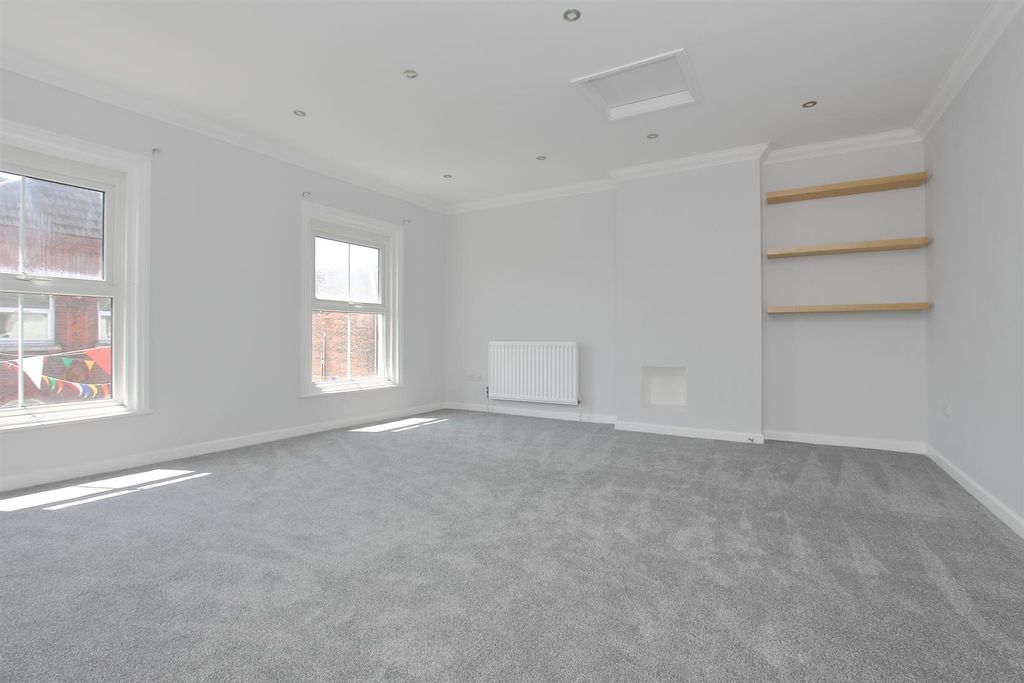 Property photo 3 of 13 2 138 Fisherton Street (13).Jpg