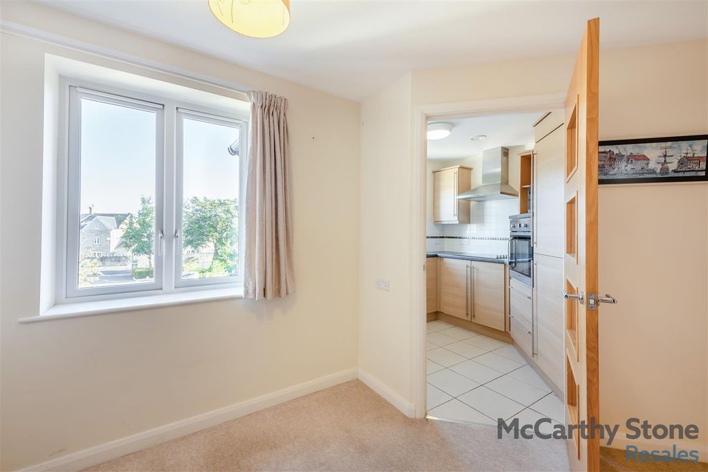 Property photo 3 of 21 8664916-Interior11.Jpg