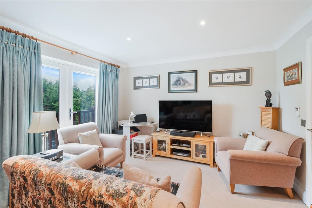 Property photo 3 of 12 Furze Hill Court, Flat 11  (10).Jpg