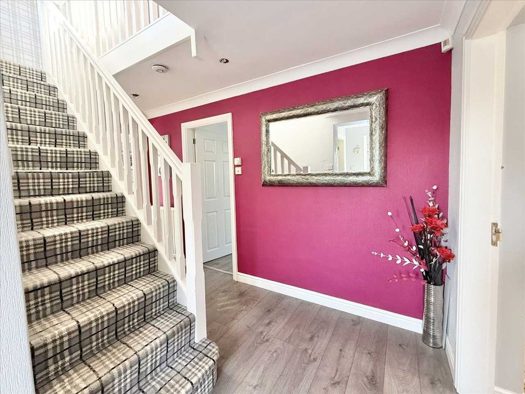 Property photo 2 of 33 Entrance Hallway