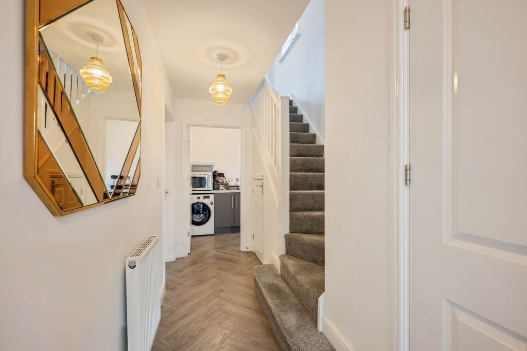 Property photo 2 of 16 Hallway