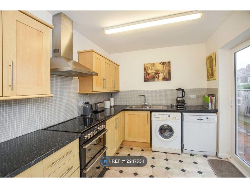 Property photo 2 of 14 Kitchen 1