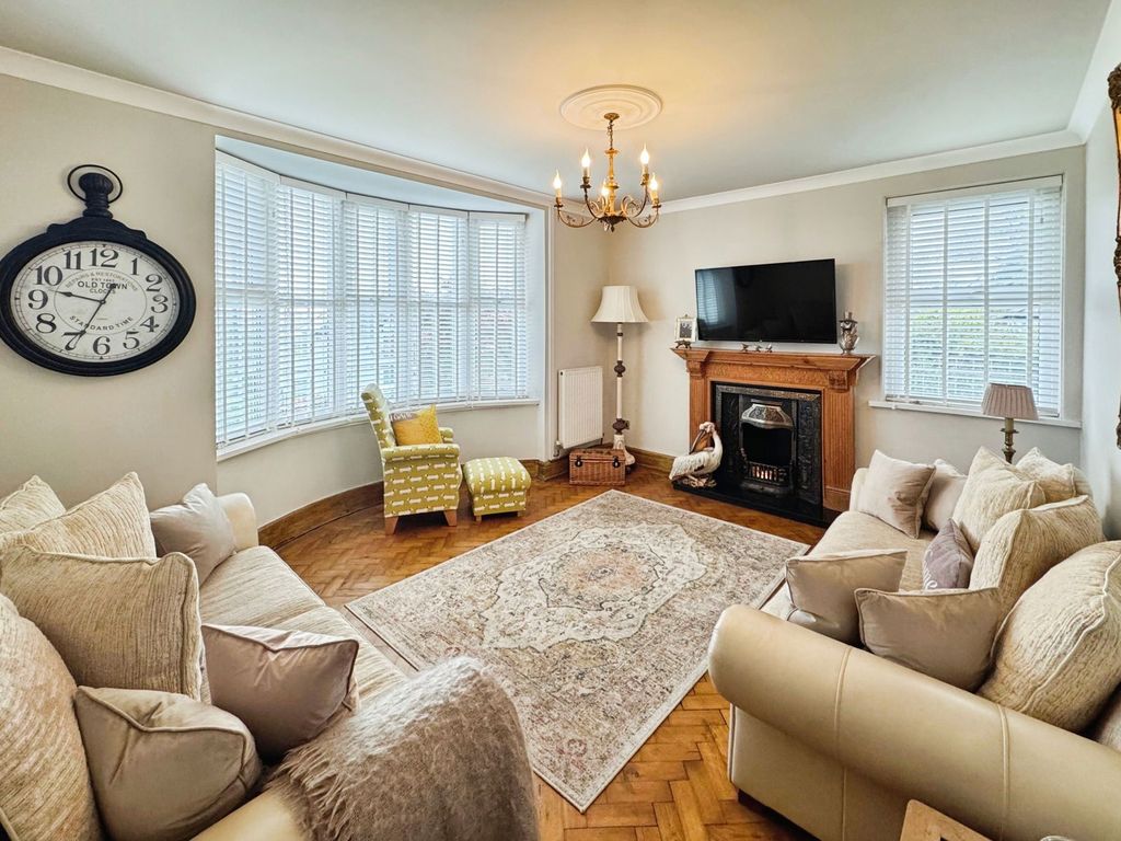 Property photo 2 of 36