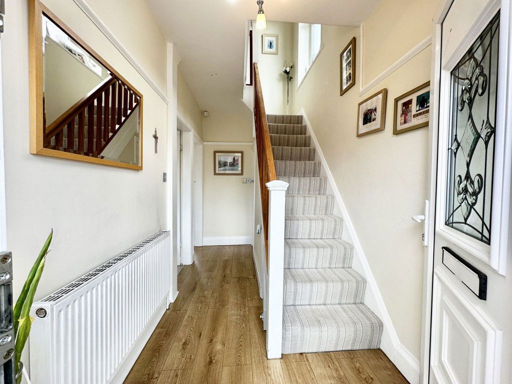 Property photo 3 of 27