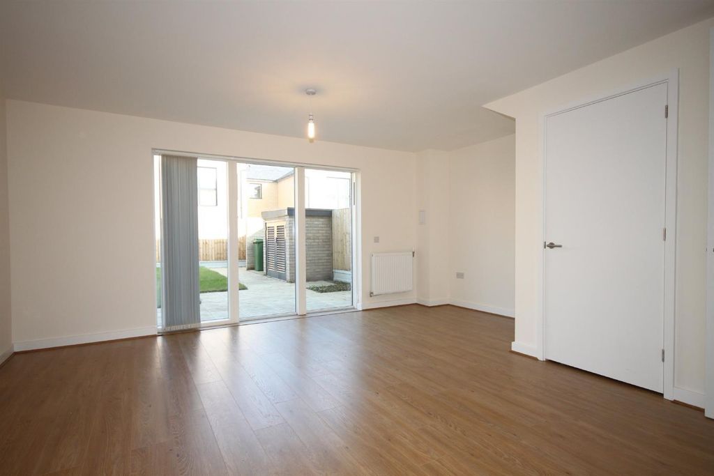 Property photo 3 of 9 Living/Dining Room