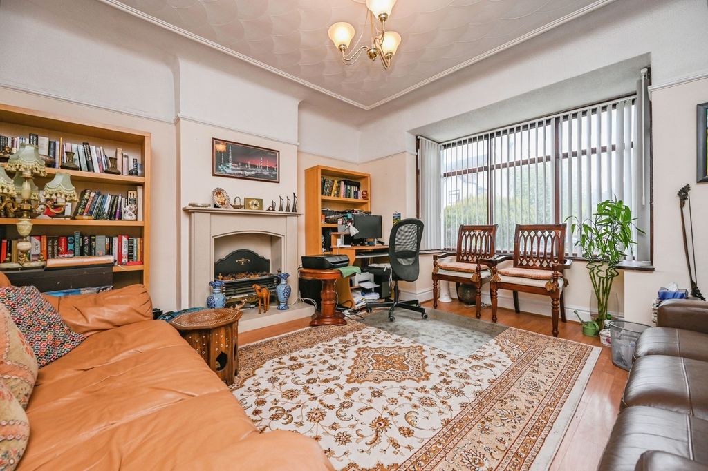 Property photo 3 of 19 Pbox-Img.Jpg