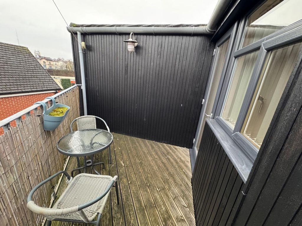 Property photo 1 of 10 Balcony
