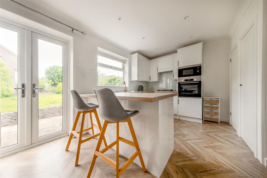 Property photo 3 of 22 65 Holmbush Way-3.Jpg