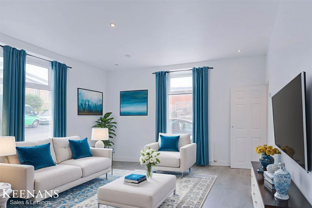 Property photo 3 of 21 Img_7689 - Living Room - Standard - 1.Jpg