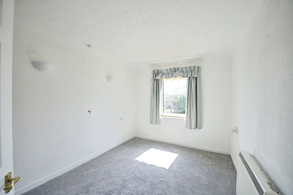 Property photo 3 of 10 Bedroom