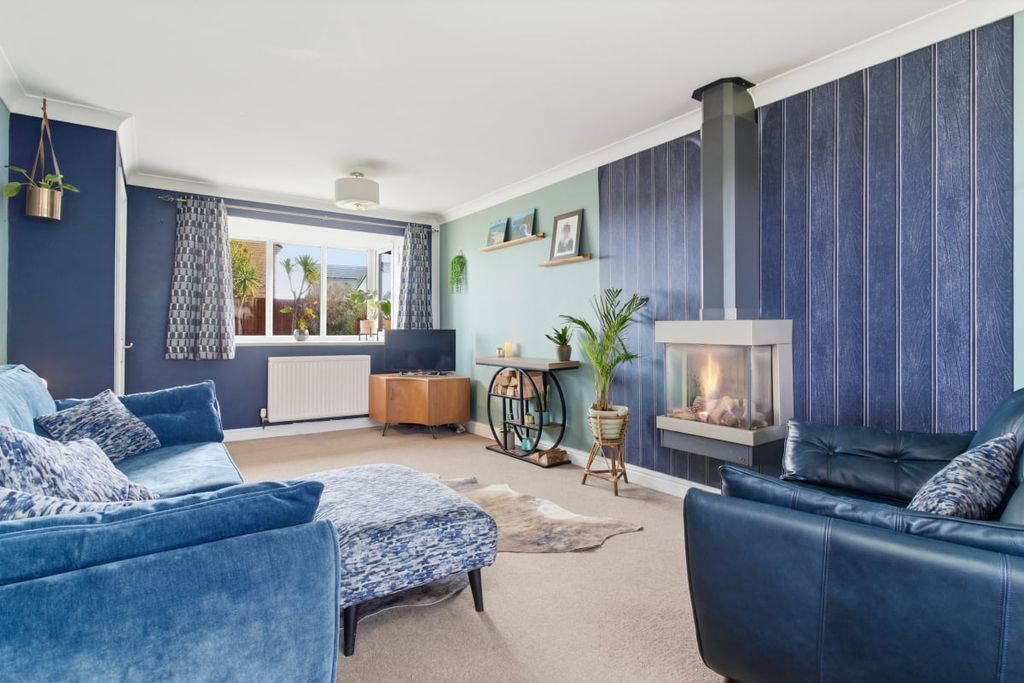 Property photo 3 of 34