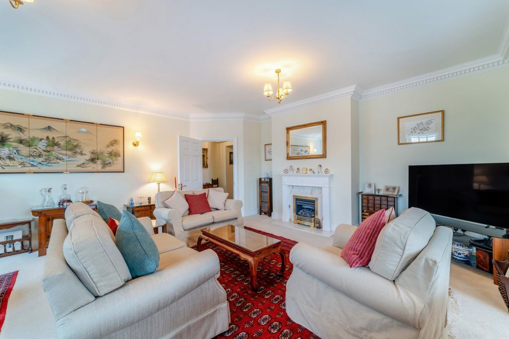 Property photo 2 of 11 Sitting/Dining Room