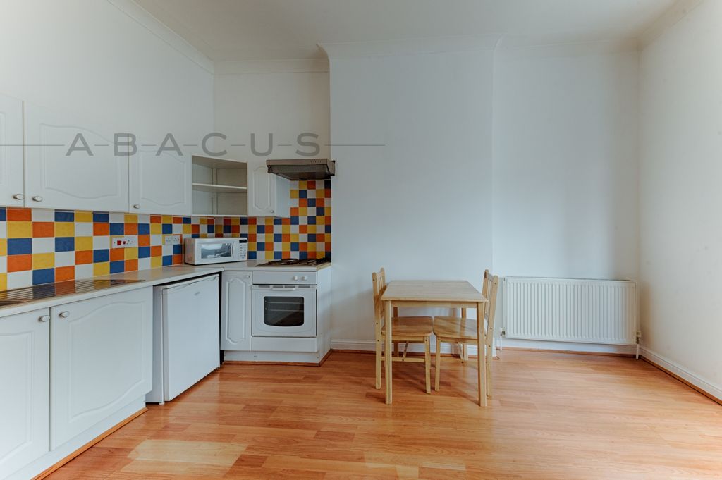 Property photo 3 of 10 Photo 4