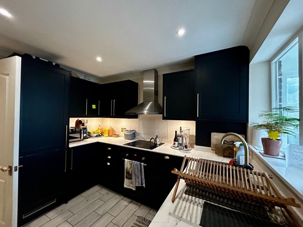 Property photo 3 of 15 4699923