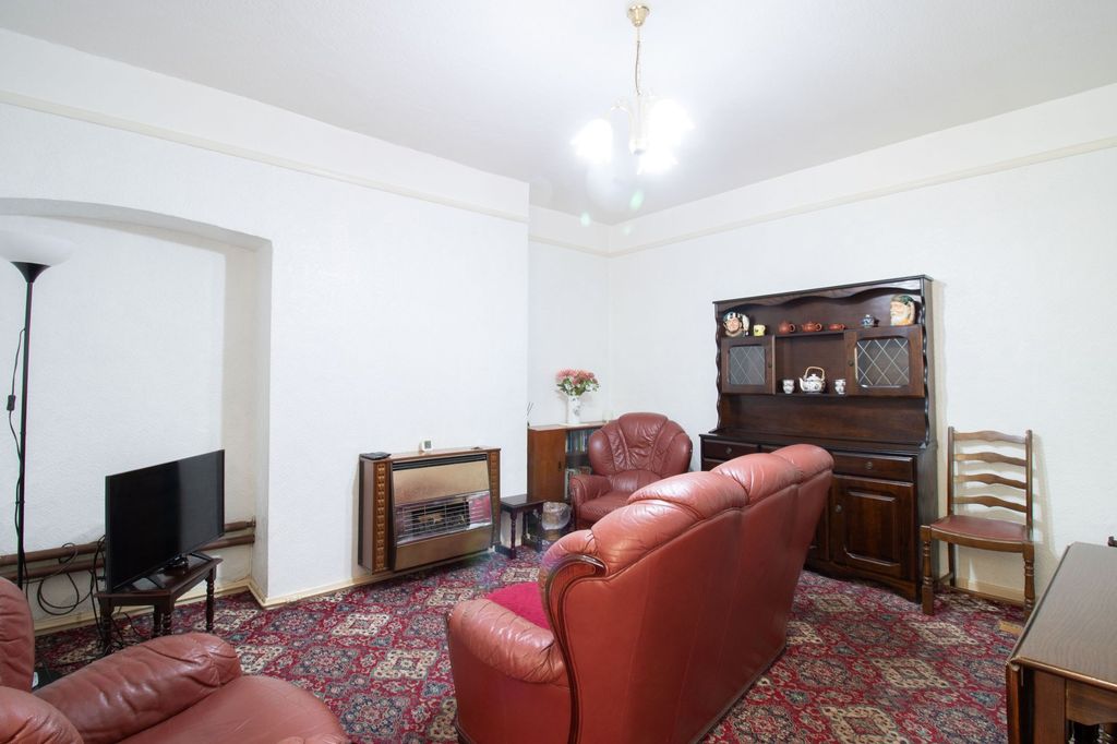 Property photo 3 of 25