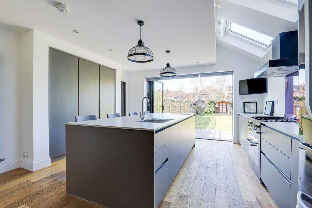 Property photo 3 of 31