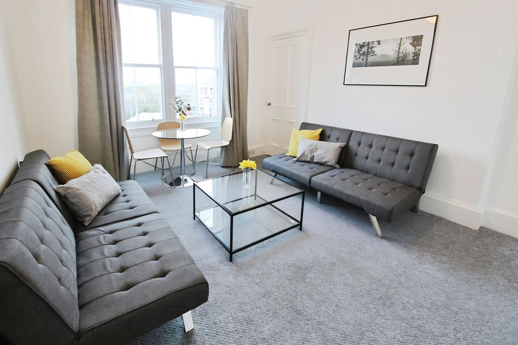 Property photo 1 of 5 Lounge