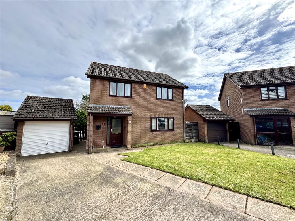 Property photo 1 of 22 Castle Gardens