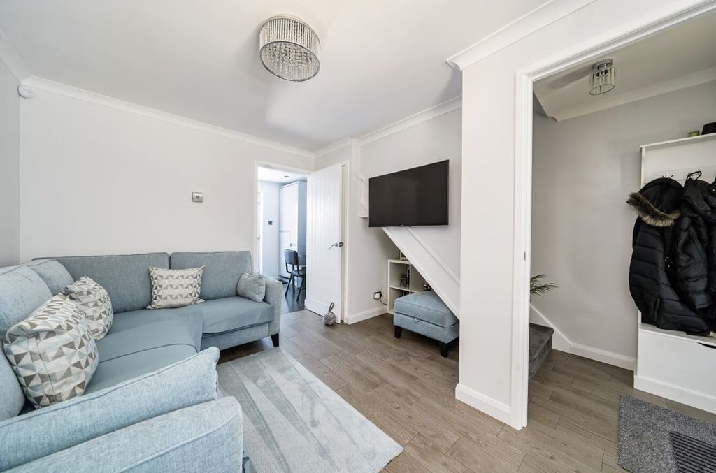 Property photo 3 of 11 15027857