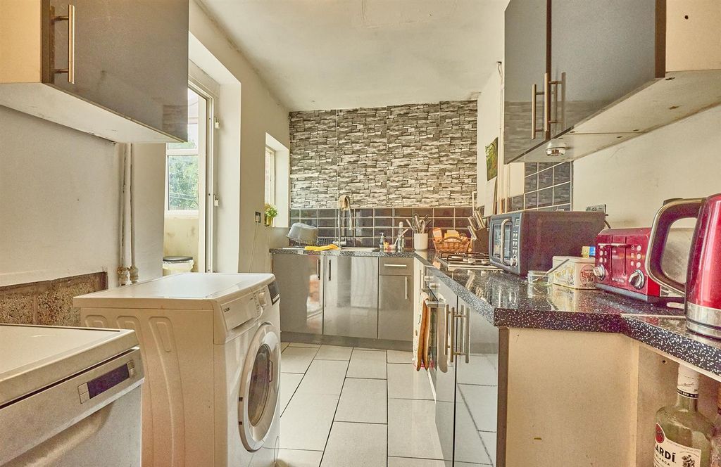 Property photo 2 of 9 High Street Es_5.Jpg