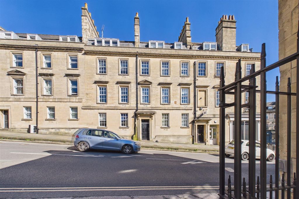 Property photo 1 of 21 Flat 1, 4 Fountain Buildings, Walcot, Bath BA1 5Du