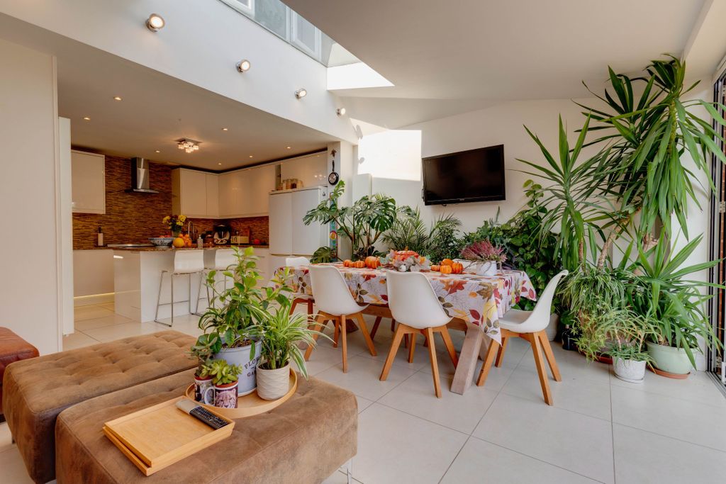 Property photo 3 of 35