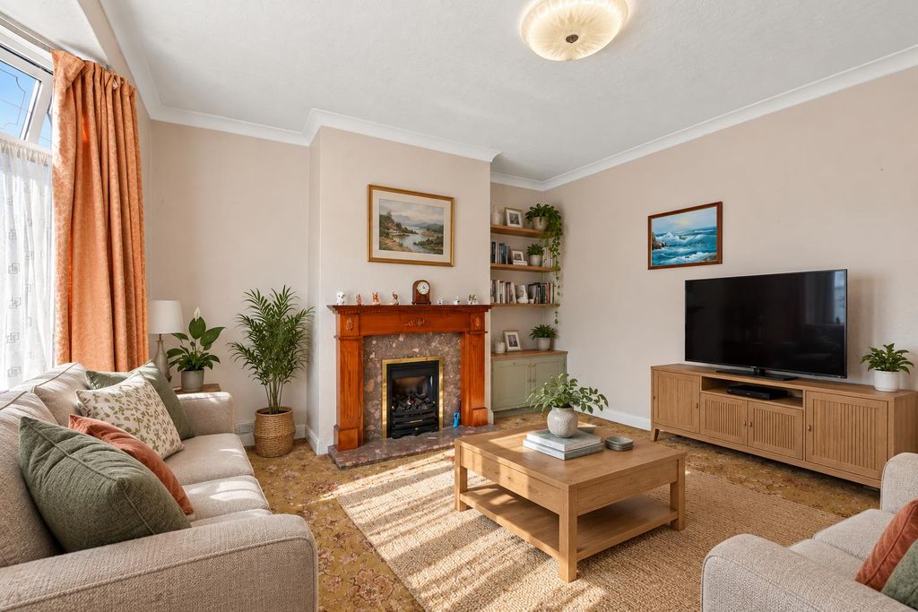 Property photo 2 of 12 Lounge Vf.Png