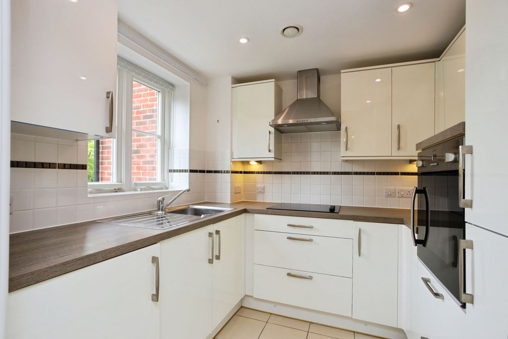 Property photo 2 of 19 Kitchen