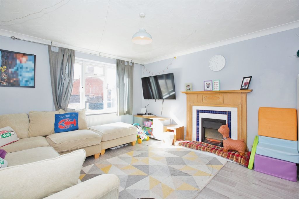 Property photo 2 of 17