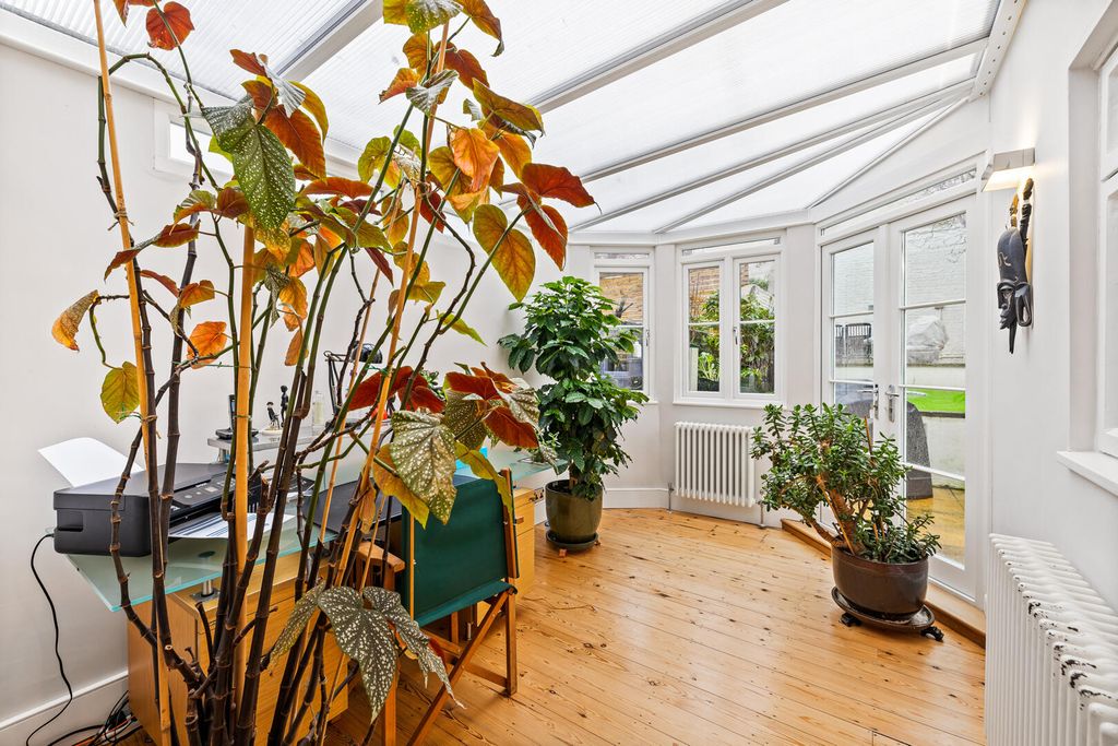 Property photo 3 of 13 Conservatory
