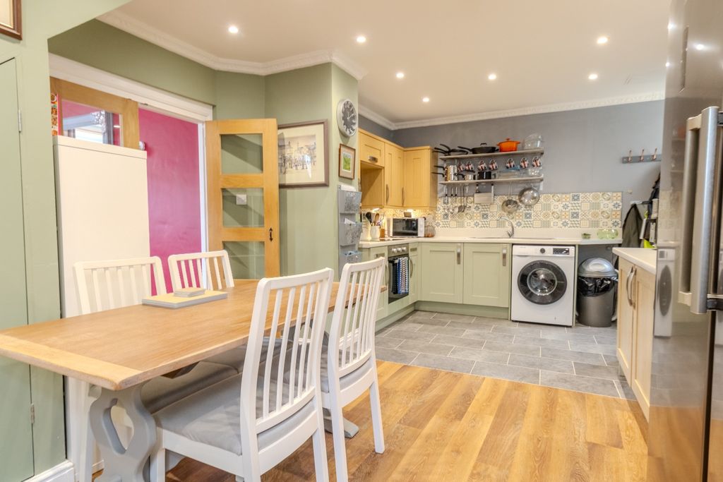 Property photo 3 of 13 5189764