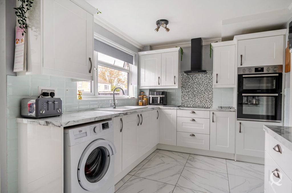 Property photo 3 of 23 7F17Aa4F-F03A-412...