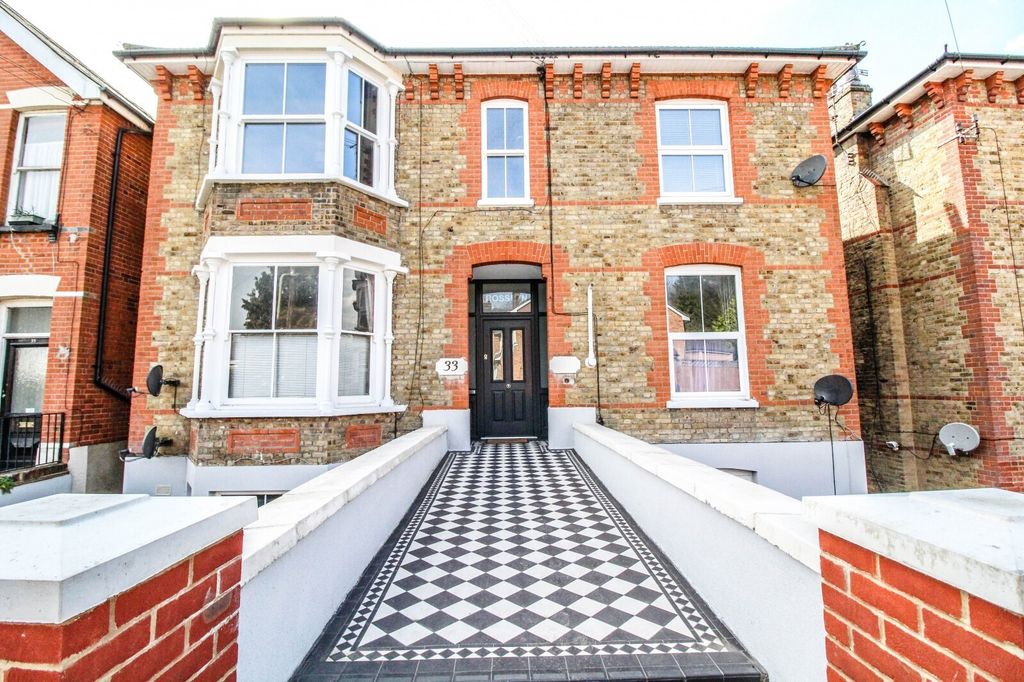 Property photo 1 of 9 Front