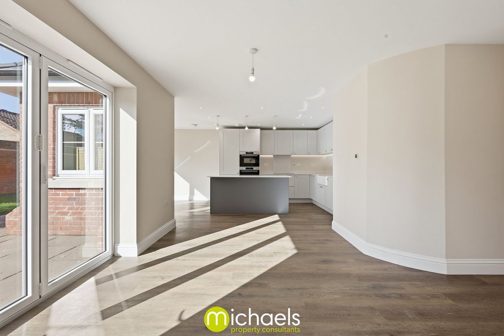 Property photo 2 of 28