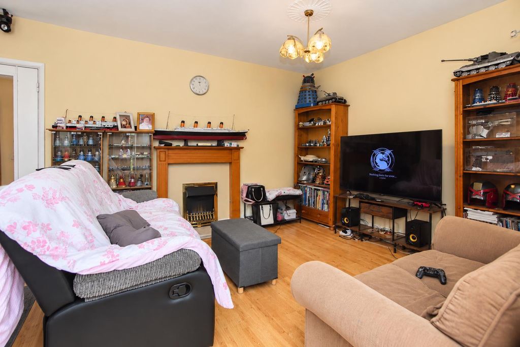 Property photo 3 of 9 88593B31-5A34-4Ca9-B195-243B4837906F.Png