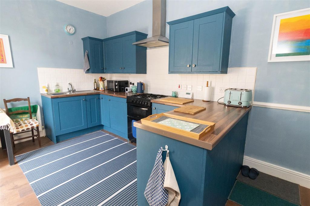 Property photo 3 of 15 Kitchen
