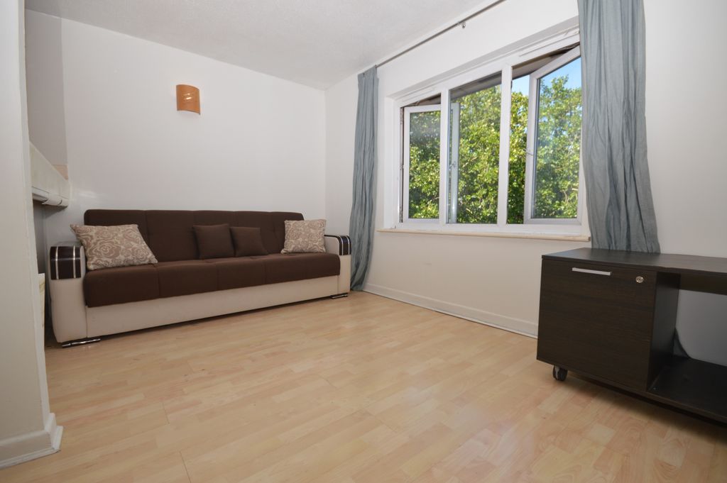 Property photo 1 of 8 Double Bedroom Apartment To Rent