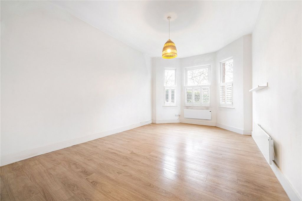 Property photo 3 of 10 Reception